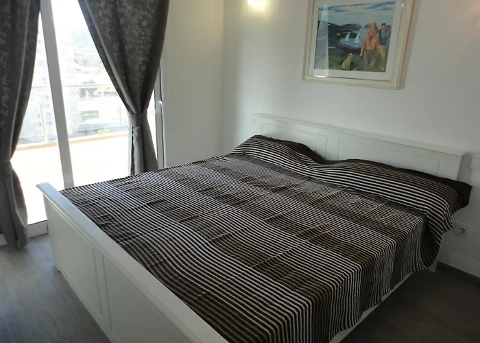 Apartman Fmar 9 *